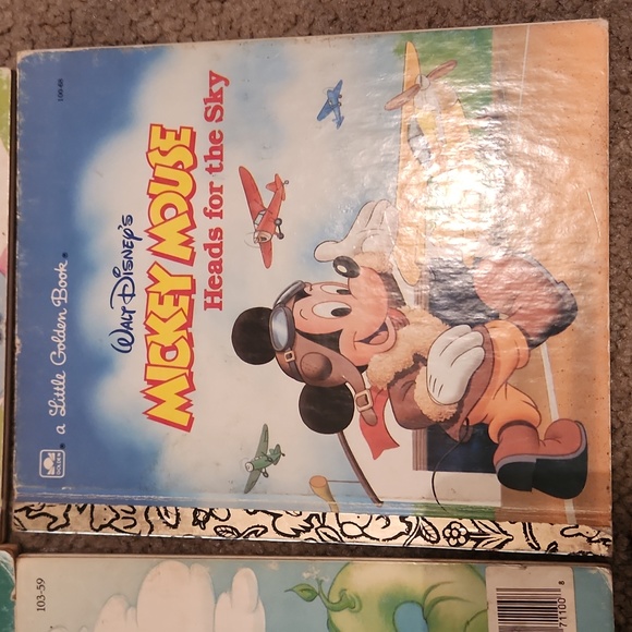 Lot of vintage Mickey Mouse golden books 7 total - Picture 5 of 9